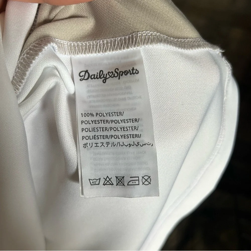 Daily Sports White Sleeveless Golf Top with Zipper - Picture 7 of 9
